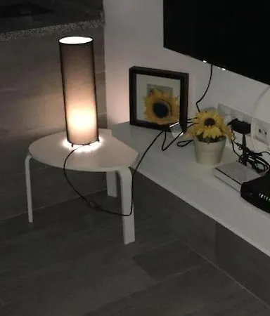 Apartment B, A 3 Minutos De La Estacion De Bus Y Tren