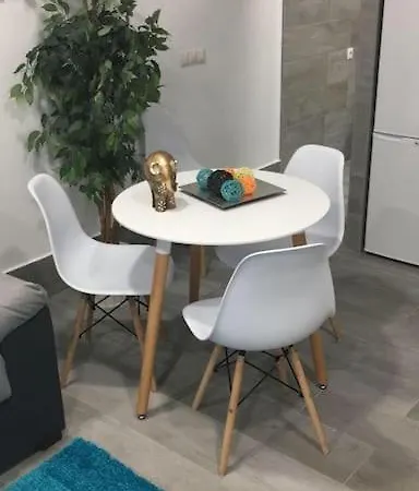 Apartment B, A 3 Minutos De La Estacion De Bus Y Tren *